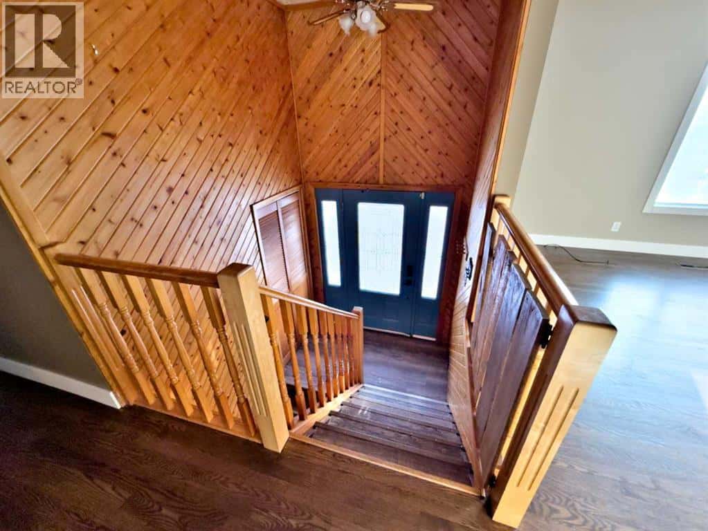 7717 29 Avenue — Coleman, Alberta - Photo 3 of 26