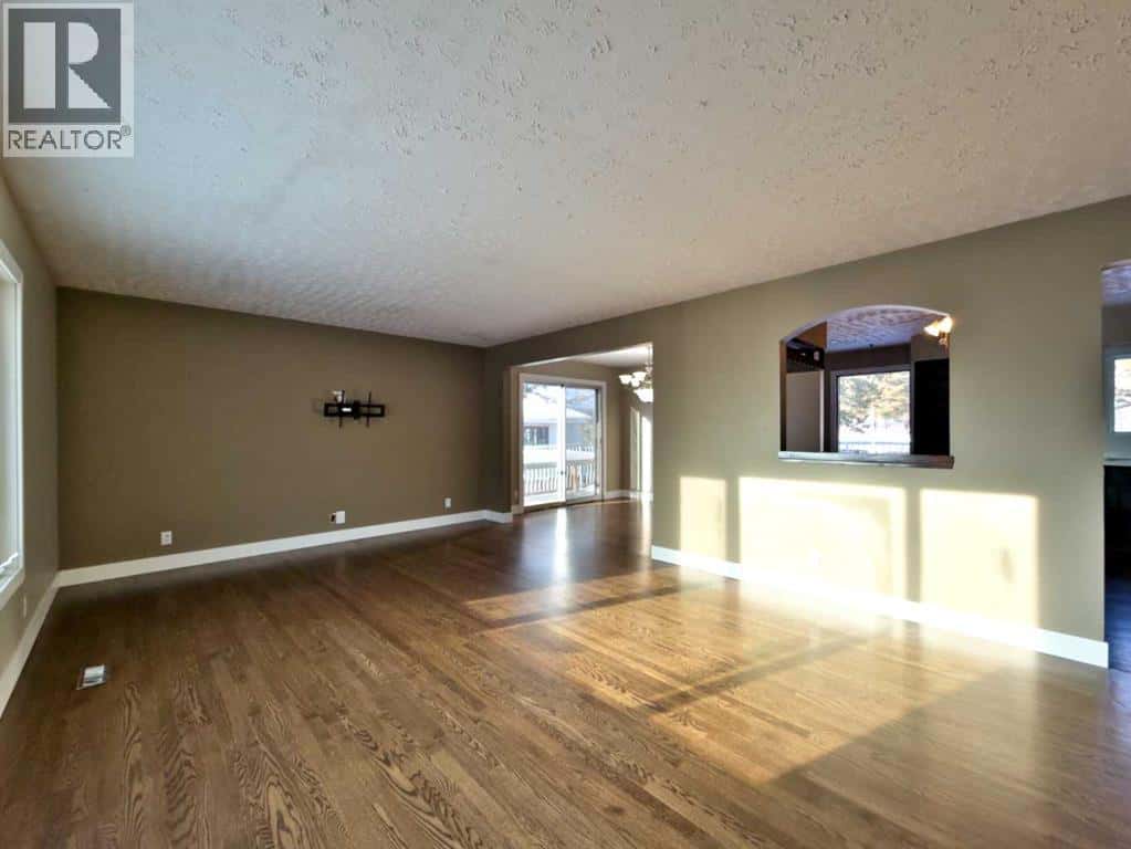 7717 29 Avenue — Coleman, Alberta - Photo 5 of 26