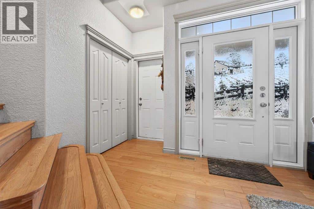 388 Grizzly Crescent N — Lethbridge, Alberta - Photo 2 of 46