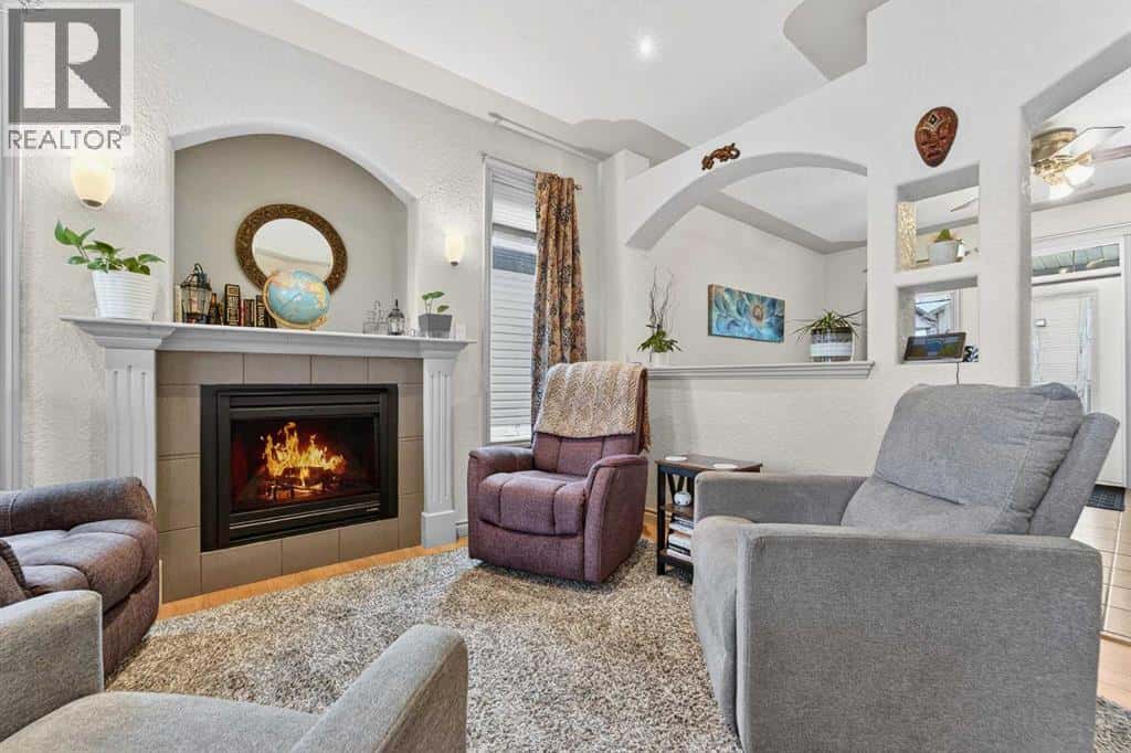 388 Grizzly Crescent N — Lethbridge, Alberta - Photo 4 of 46