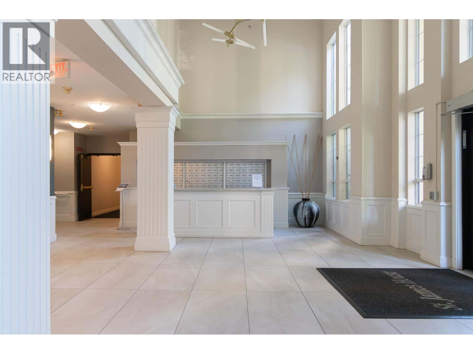 427 5835 HAMPTON PLACE — Vancouver, British Columbia - Photo 4 of 17