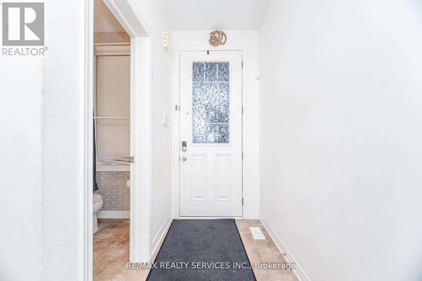 7 DUFAY ROAD — Brampton (Northwest Brampton), Ontario - Photo 3 of 37