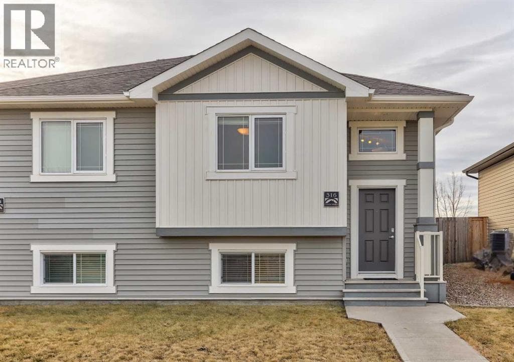 316 Coalbanks Boulevard W — Lethbridge, Alberta - Main photo
