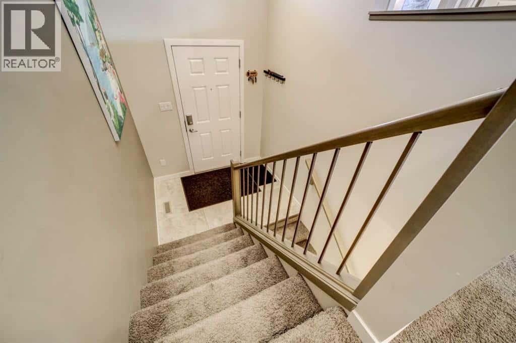 316 Coalbanks Boulevard W — Lethbridge, Alberta - Photo 4 of 38