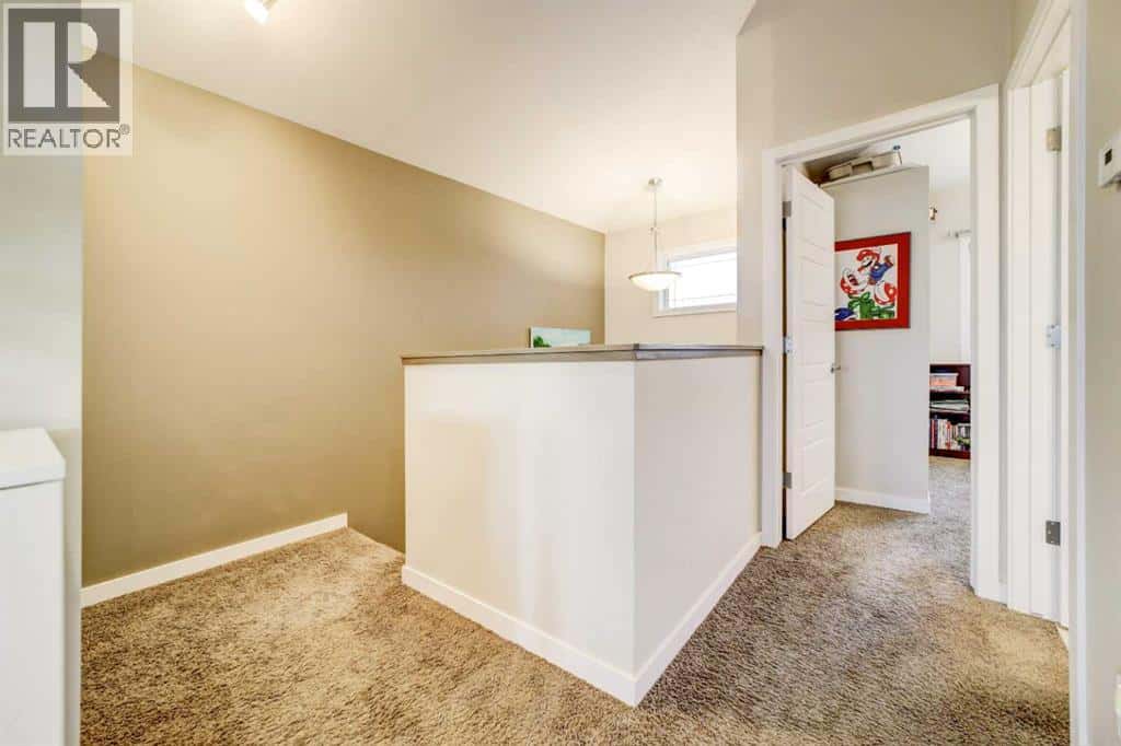 316 Coalbanks Boulevard W — Lethbridge, Alberta - Photo 5 of 38