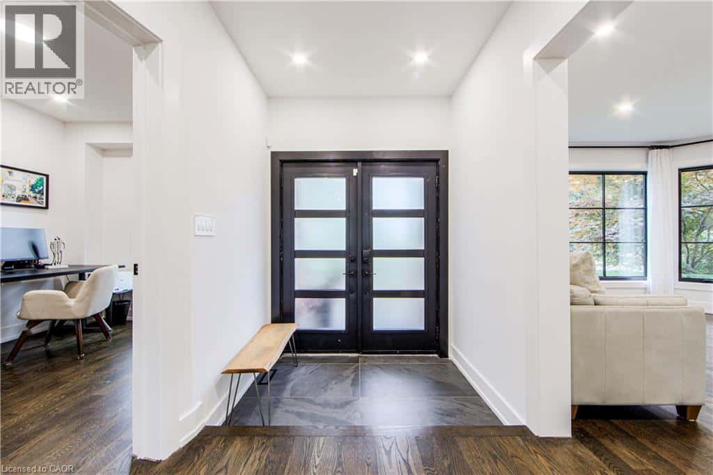 1319 GREENEAGLE Drive — Oakville, Ontario - Photo 5 of 38