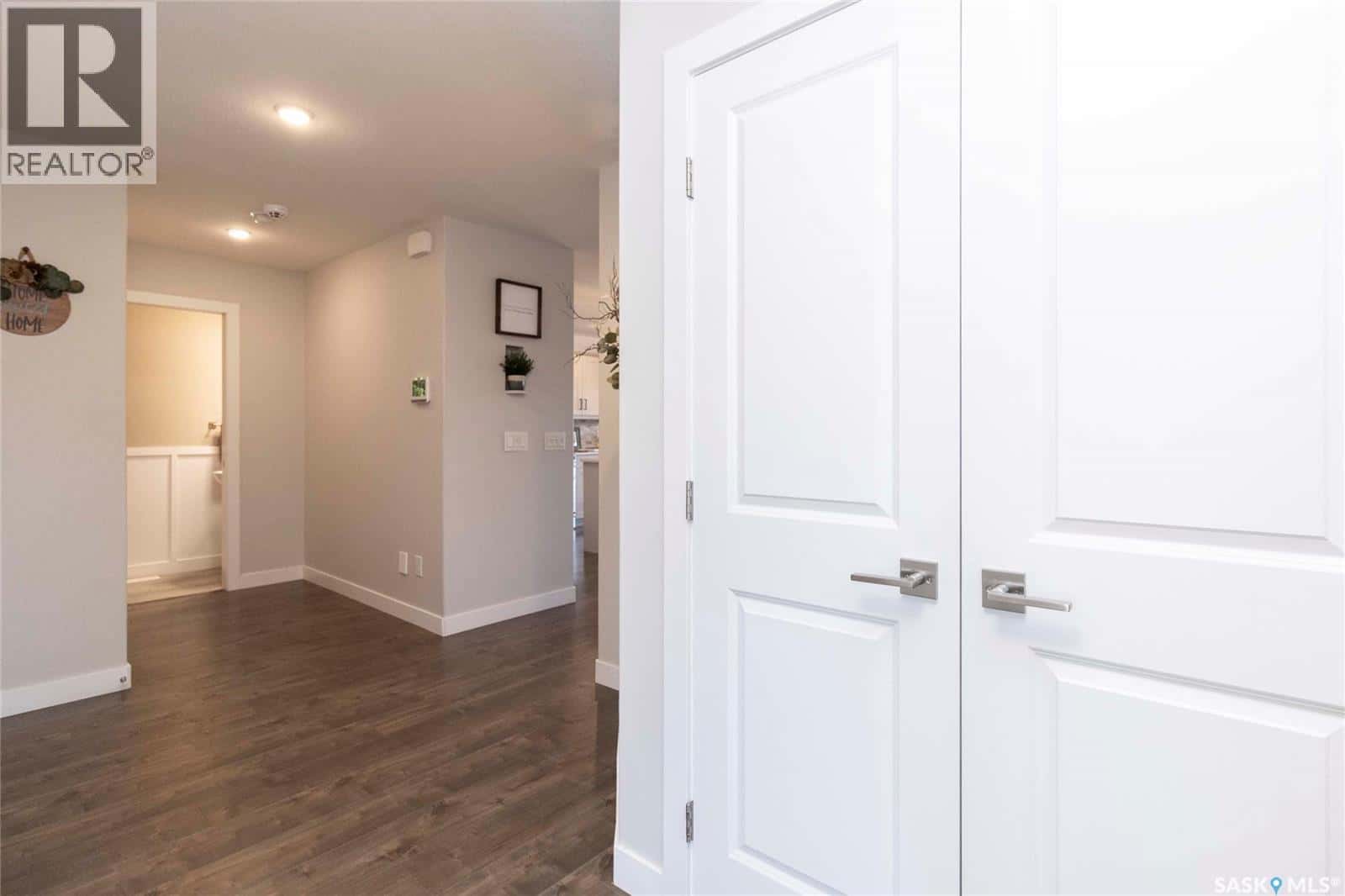 142 Stilling MEWS — Saskatoon, Saskatchewan - Photo 3 of 48