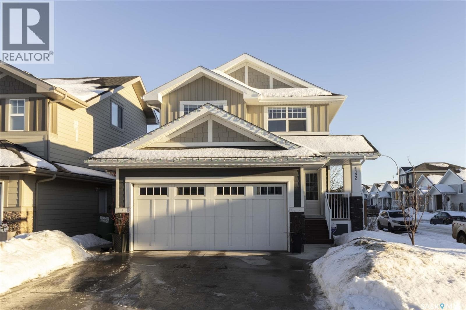 142 Stilling MEWS — Saskatoon, Saskatchewan - Main photo