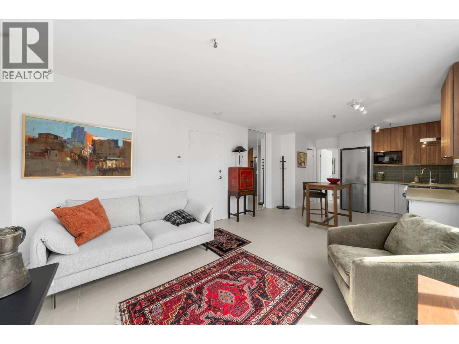 101A 460 14TH STREET — West Vancouver, British Columbia - Photo 3 of 39