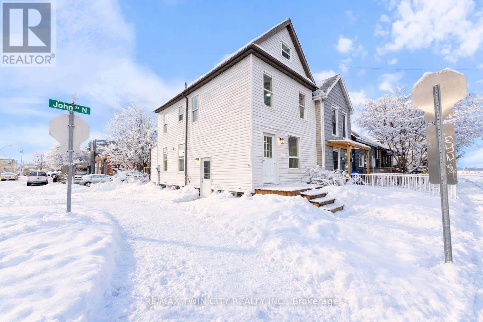 581 JOHN STREET N — Hamilton (North End), Ontario - Photo 2 of 27