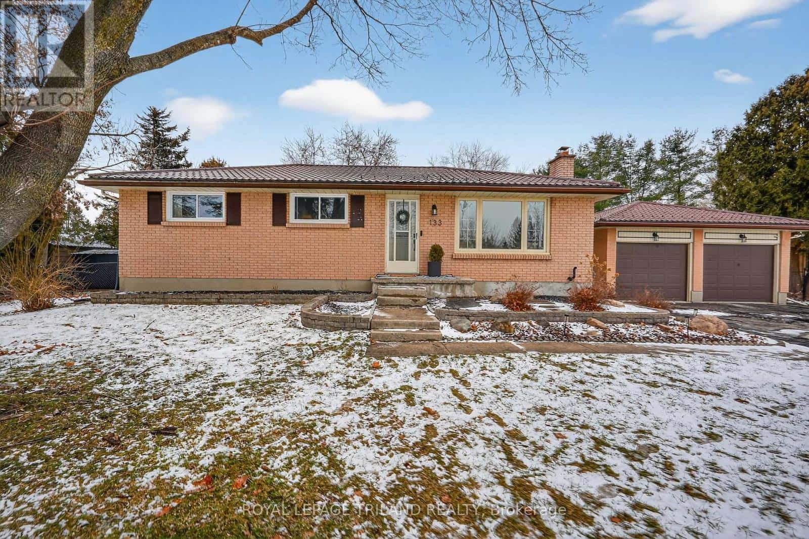 133 DELAWARE STREET — Middlesex Centre (Komoka), Ontario - Photo 2 of 50