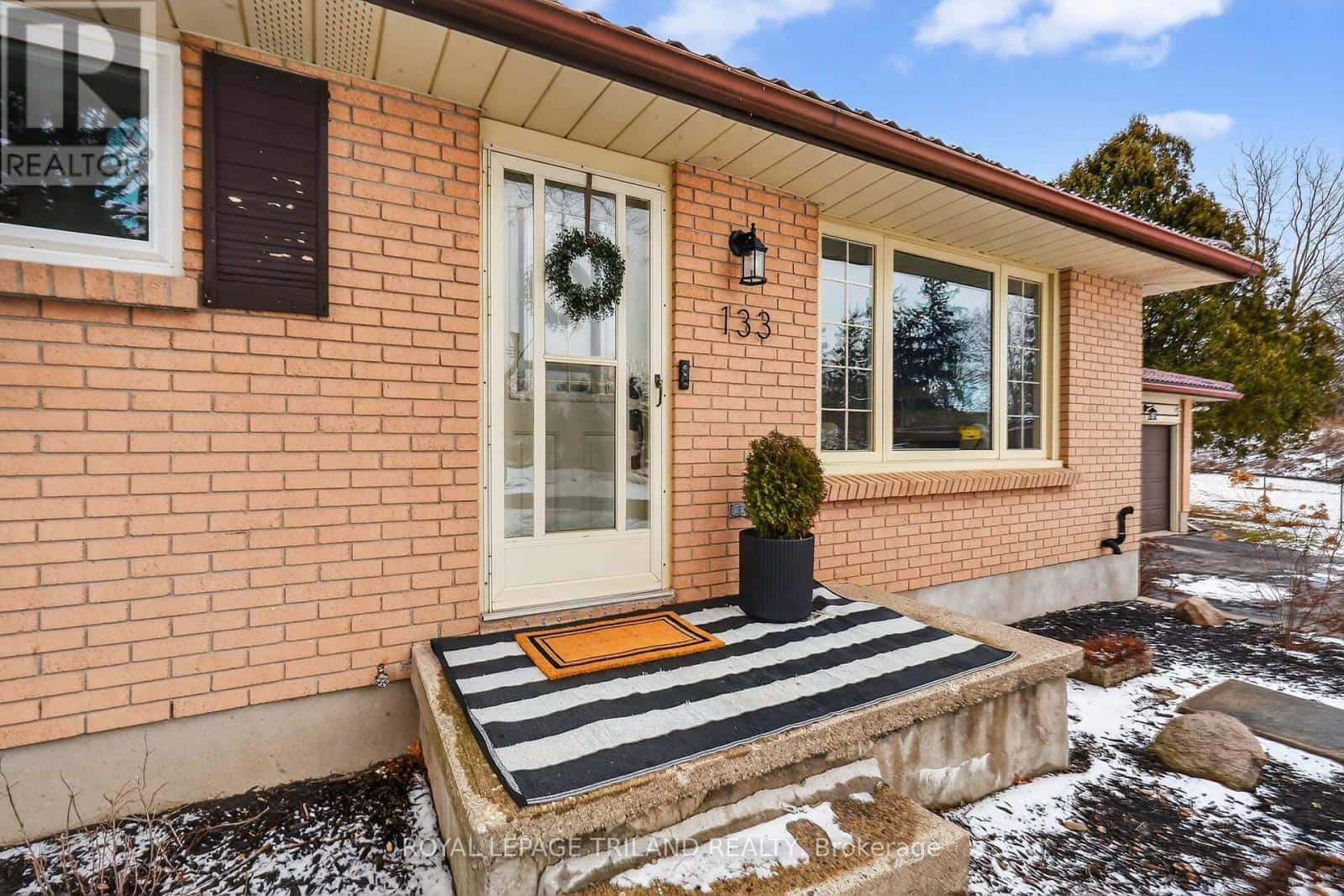 133 DELAWARE STREET — Middlesex Centre (Komoka), Ontario - Photo 3 of 50