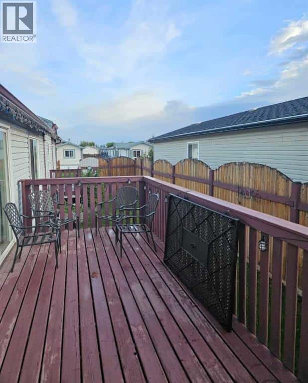 9003 87 Avenue — Grande Prairie, Alberta - Photo 4 of 13