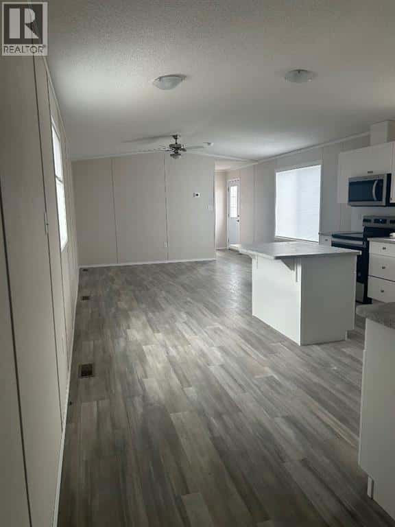 2015 Sunflower Crescent — Coaldale, Alberta - Photo 4 of 15