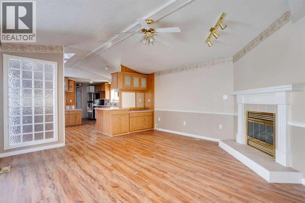 172 Clausen Crescent — Fort McMurray, Alberta - Photo 3 of 27