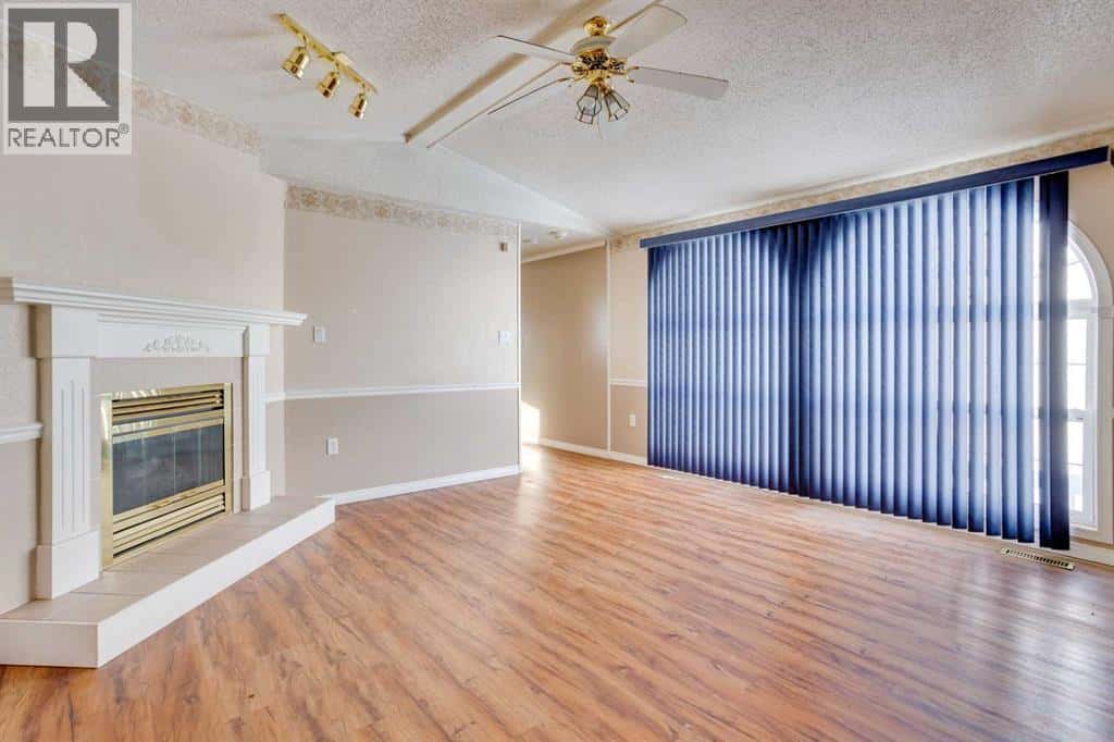 172 Clausen Crescent — Fort McMurray, Alberta - Photo 5 of 27