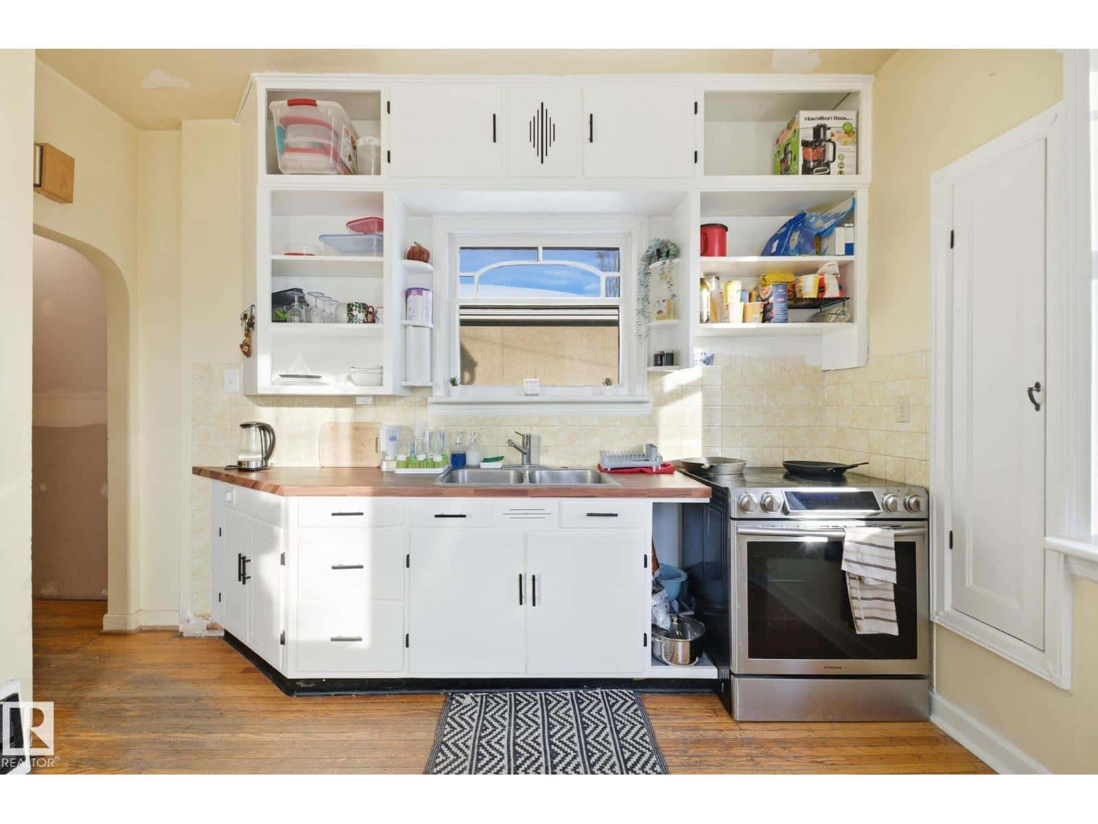 11515 101 ST NW — Edmonton, Alberta - Photo 2 of 42