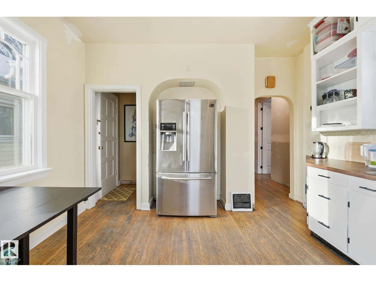 11515 101 ST NW — Edmonton, Alberta - Photo 5 of 42