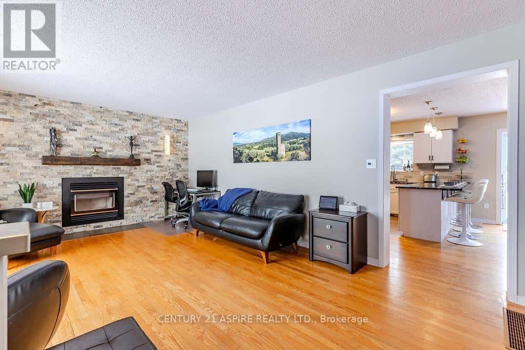 103 STONEYFIELD ROAD — Laurentian Valley, Ontario - Photo 5 of 40