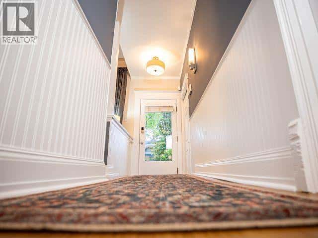 124 SIXTH AVENUE — New Westminster, British Columbia - Photo 2 of 39