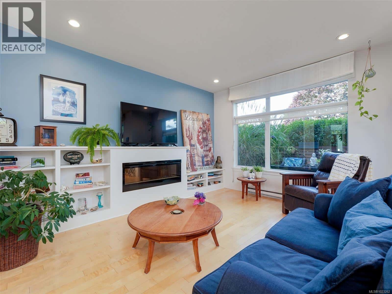 4 2350 Henry Ave — Sidney, British Columbia - Photo 3 of 37