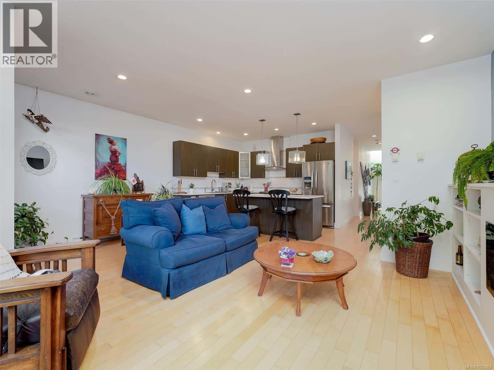 4 2350 Henry Ave — Sidney, British Columbia - Photo 4 of 37