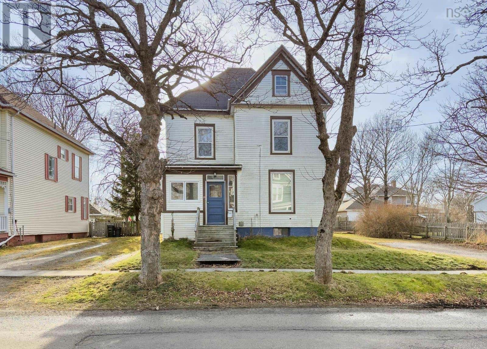 19 Porter Street — Yarmouth, Nova Scotia - Photo 2 of 22