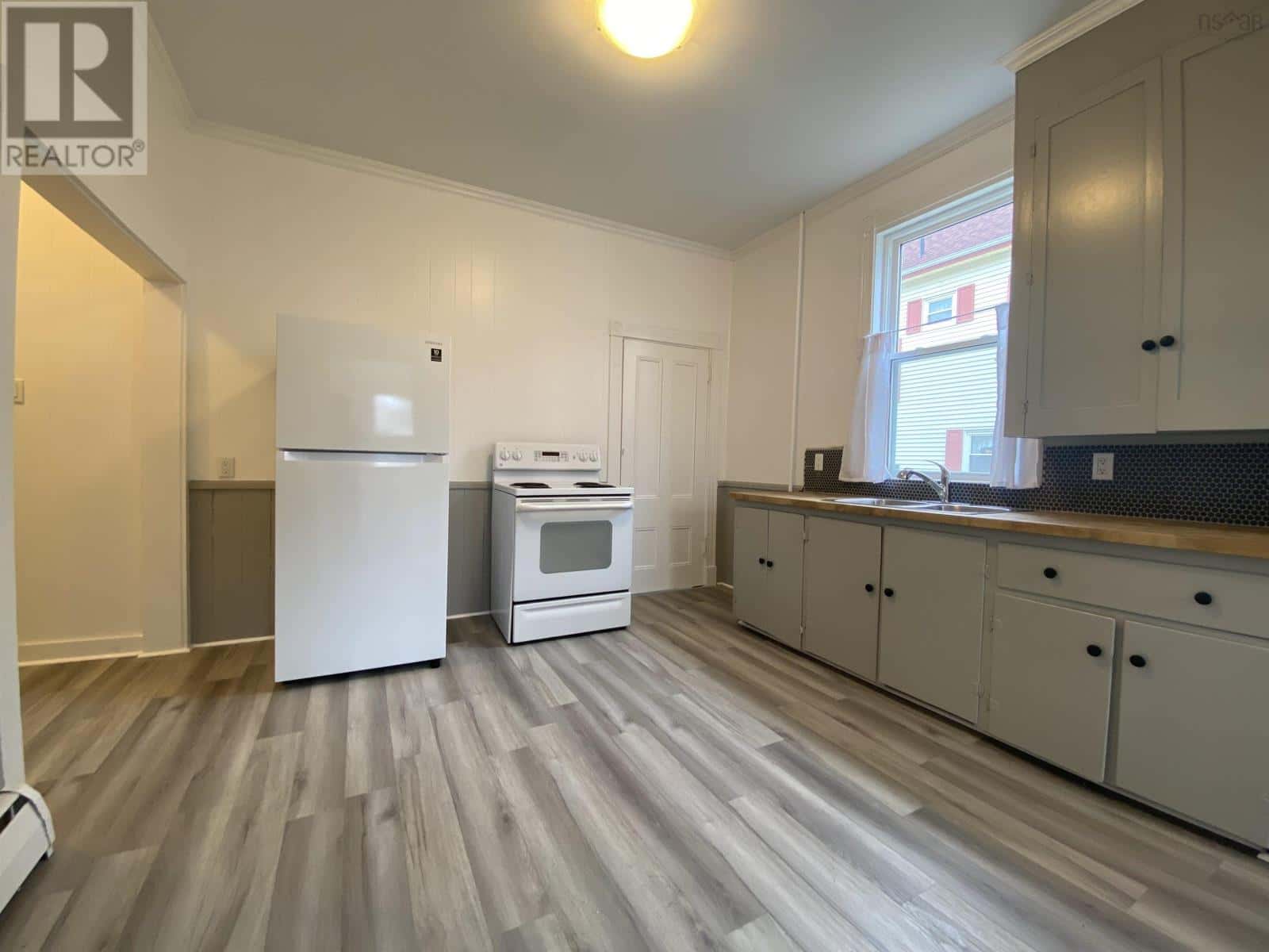 19 Porter Street — Yarmouth, Nova Scotia - Photo 5 of 22