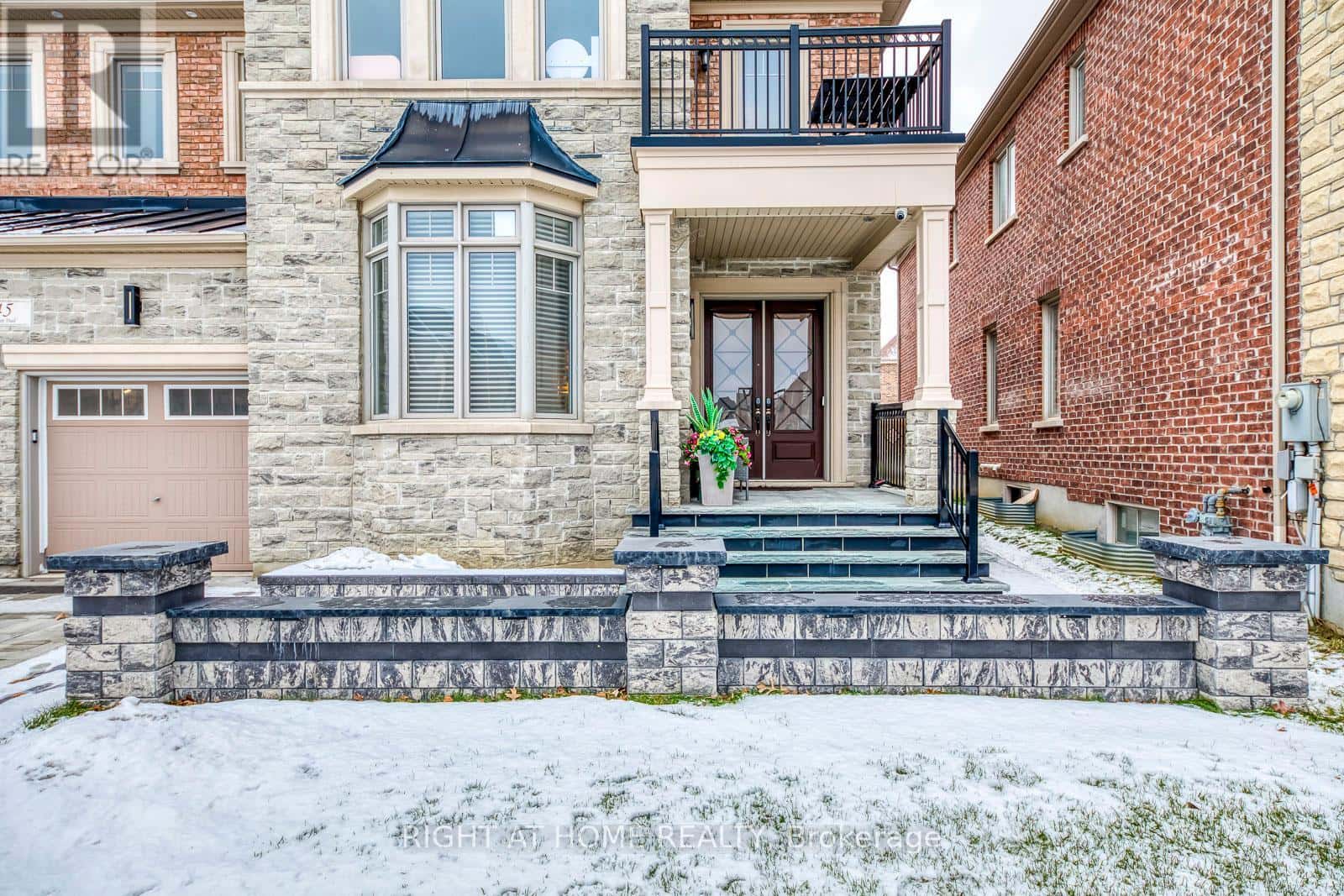 45 TORGAN TRAIL — Vaughan (Kleinburg), Ontario - Photo 2 of 50