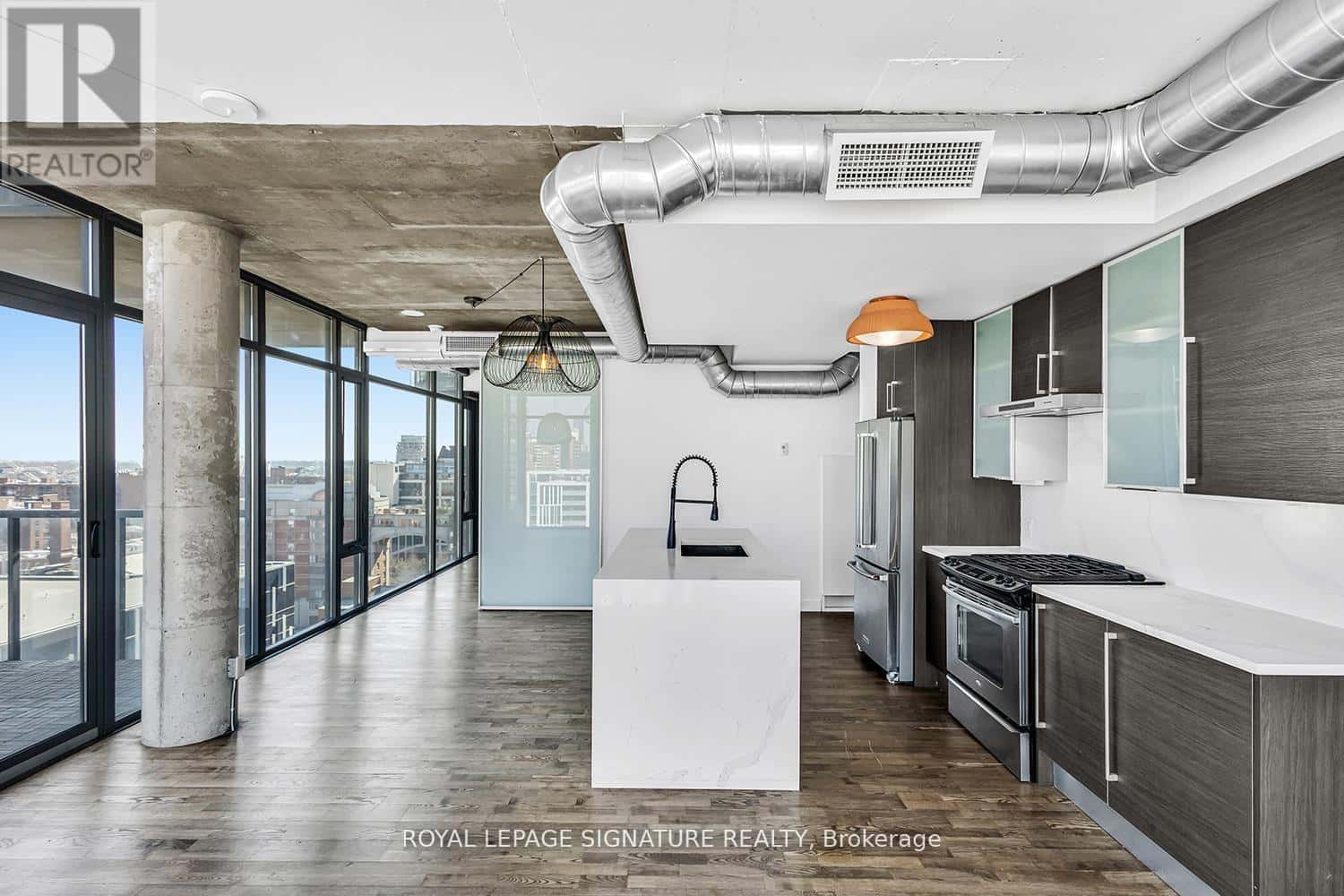 1105 - 138 PRINCESS STREET — Toronto (Moss Park), Ontario - Photo 2 of 24