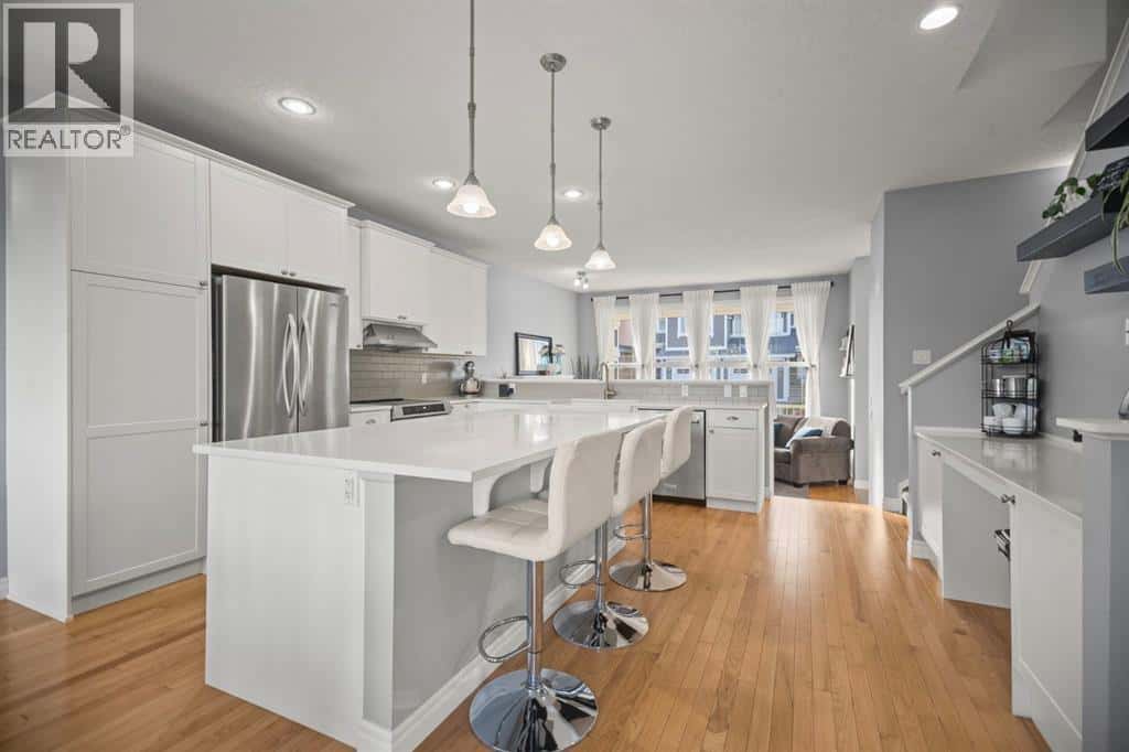 411 River Heights Crescent — Cochrane, Alberta - Photo 5 of 37