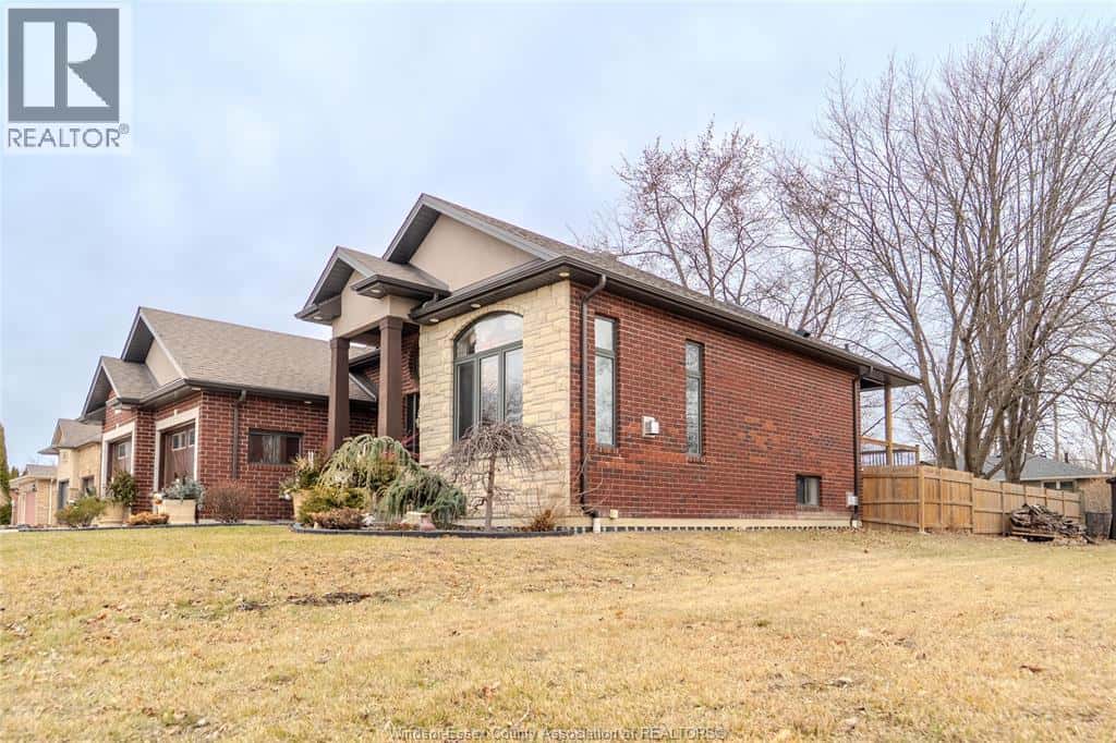 375 GRONDIN STREET — LaSalle, Ontario - Photo 4 of 40