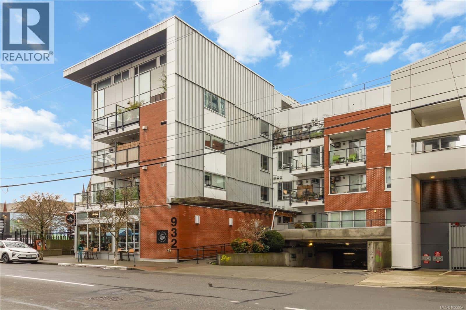 301 932 Johnson St — Victoria, British Columbia - Photo 2 of 22