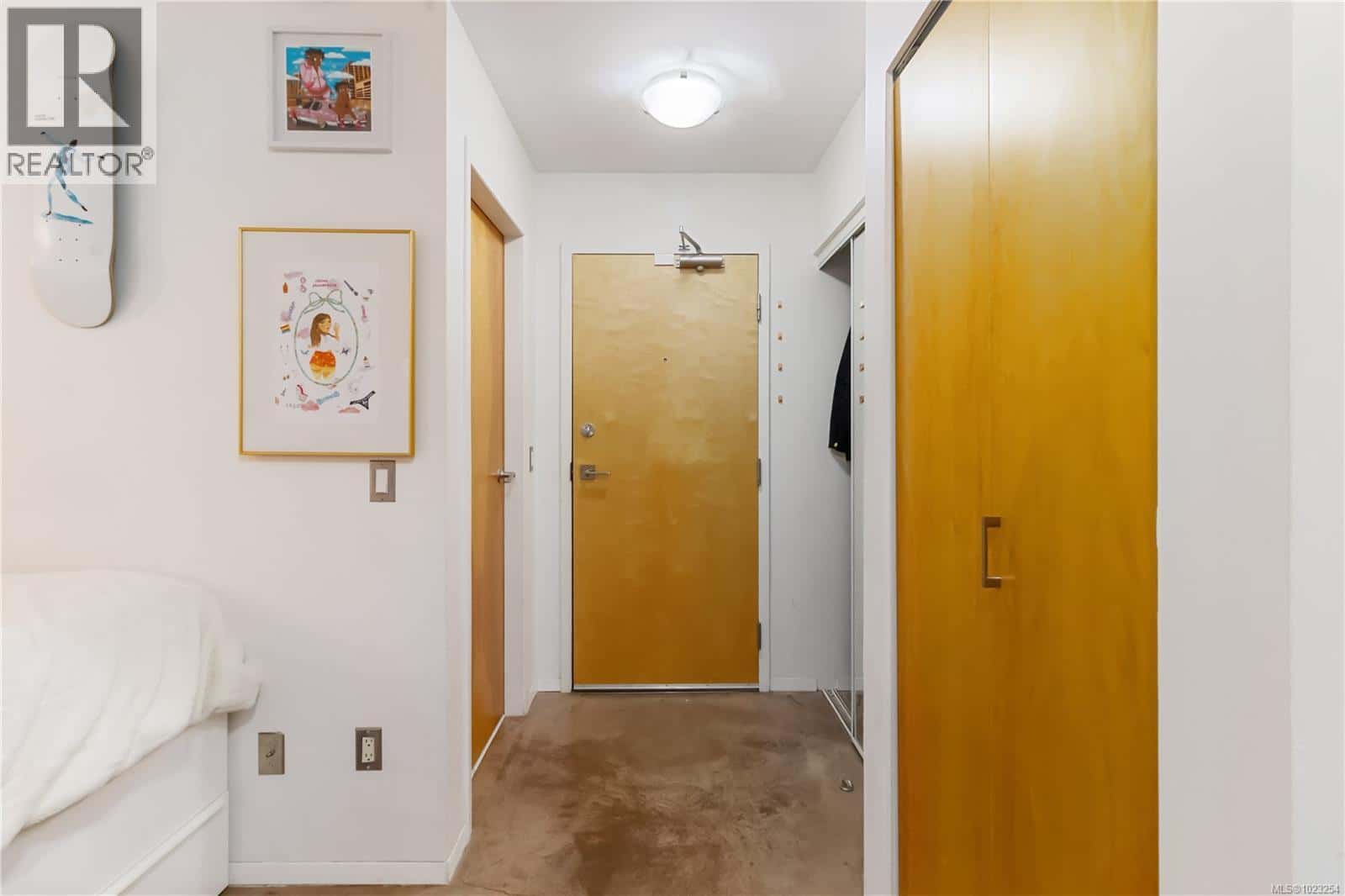 301 932 Johnson St — Victoria, British Columbia - Photo 3 of 22