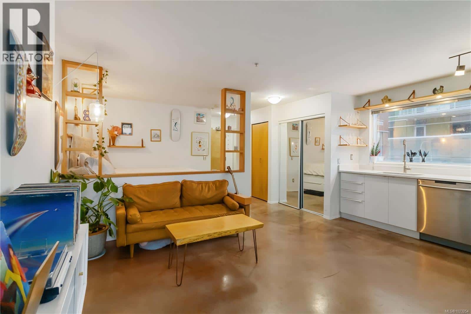 301 932 Johnson St — Victoria, British Columbia - Photo 5 of 22