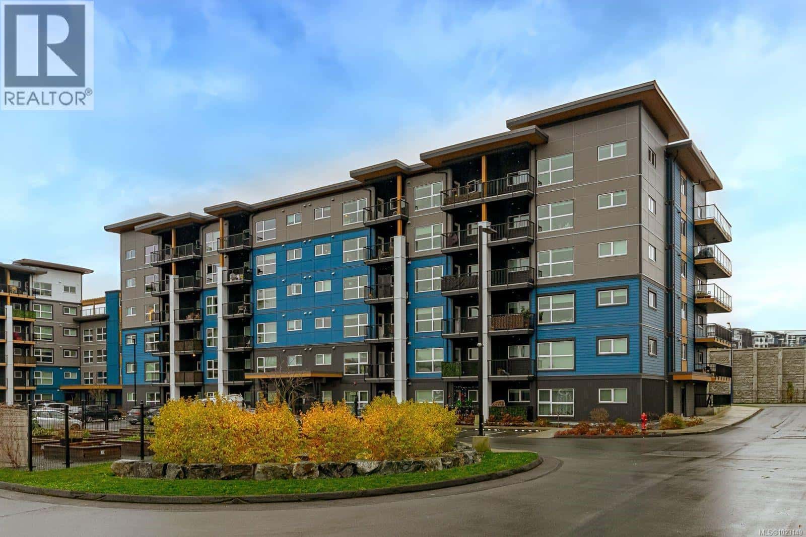 204 2465 Gateway Rd — Langford, British Columbia - Photo 2 of 30