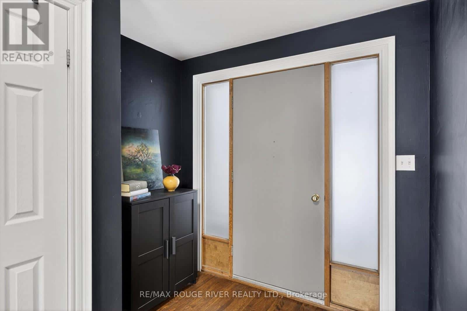 2401 15TH LINE — Selwyn, Ontario - Photo 3 of 48