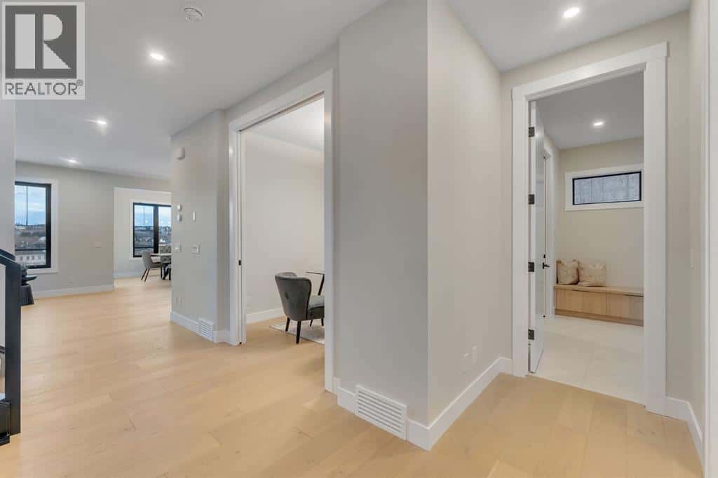 12 Spring Creek Point SW — Calgary, Alberta - Photo 4 of 44