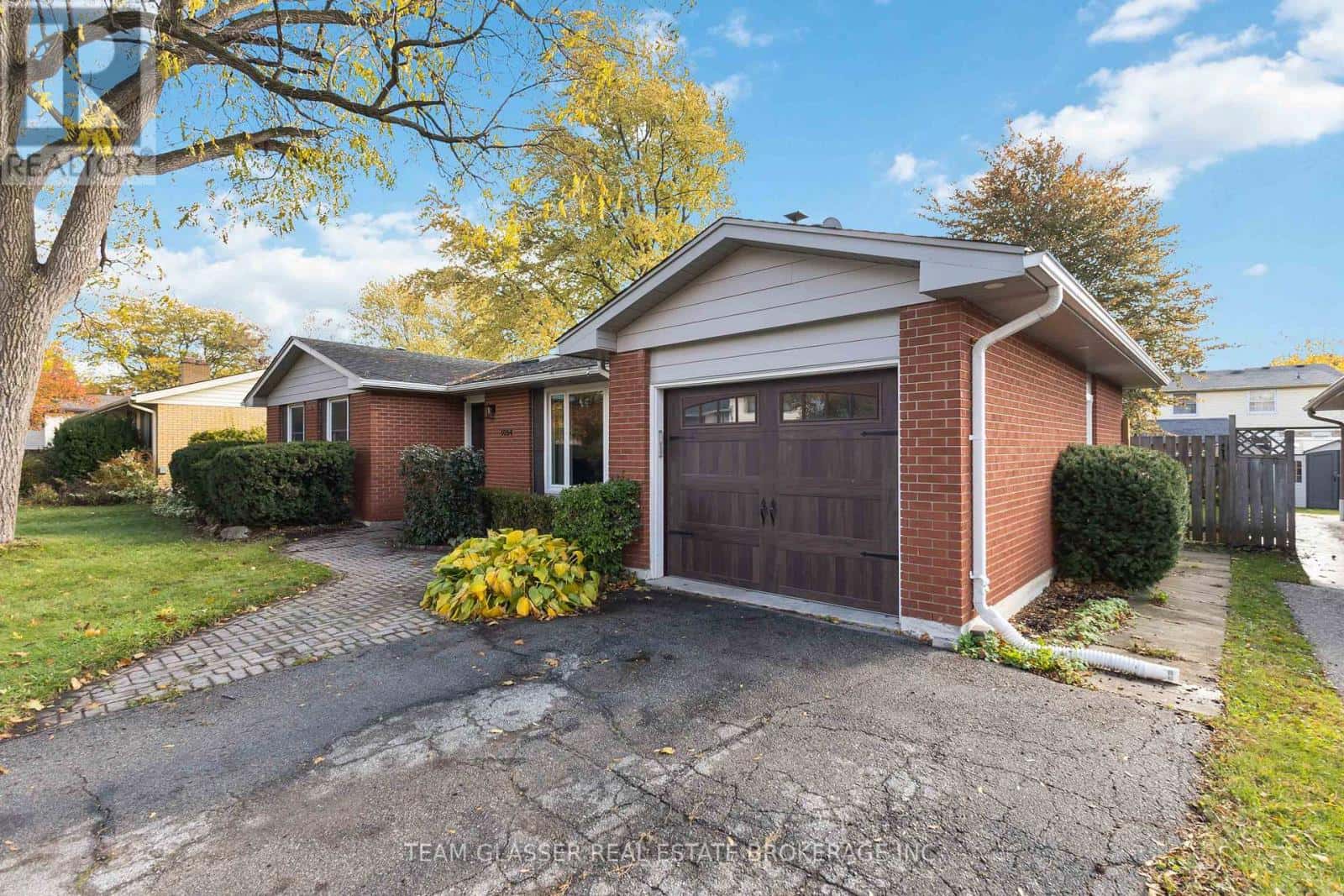 1054 WEMBLEY ROAD — London North (North M), Ontario - Photo 4 of 34