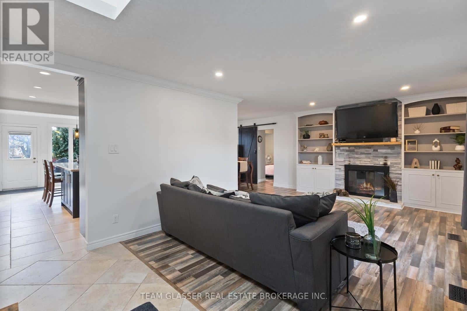 1054 WEMBLEY ROAD — London North (North M), Ontario - Photo 5 of 34