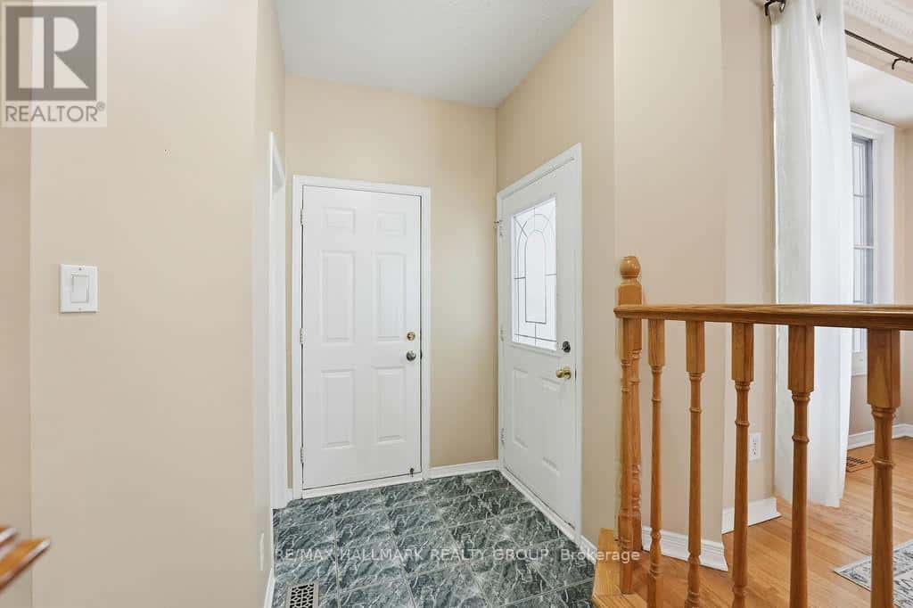 1165 FALCONCREST COURT — Ottawa, Ontario - Photo 3 of 31