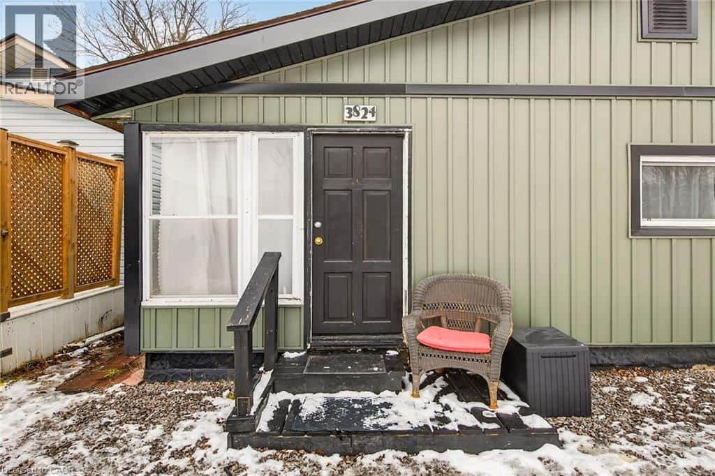 3824 ROXBOROUGH Avenue — Crystal Beach, Ontario - Photo 4 of 41