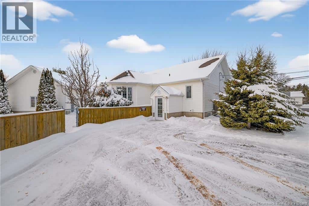 1044 rue Louis G Daigle — Tracadie, New Brunswick - Photo 3 of 48