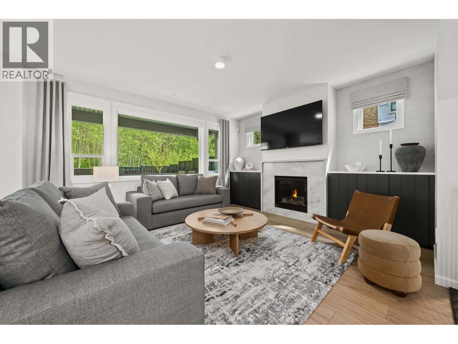 11013 250A STREET — Maple Ridge, British Columbia - Photo 2 of 12