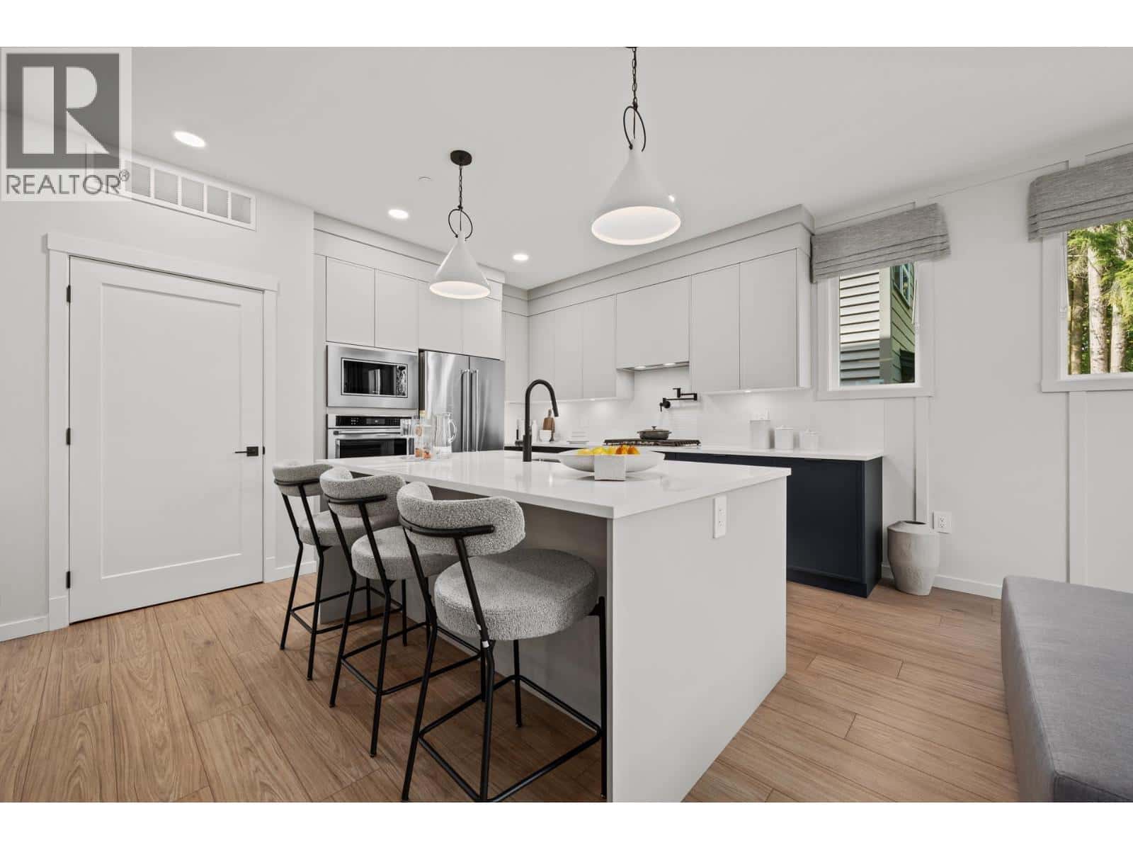 11013 250A STREET — Maple Ridge, British Columbia - Photo 3 of 12