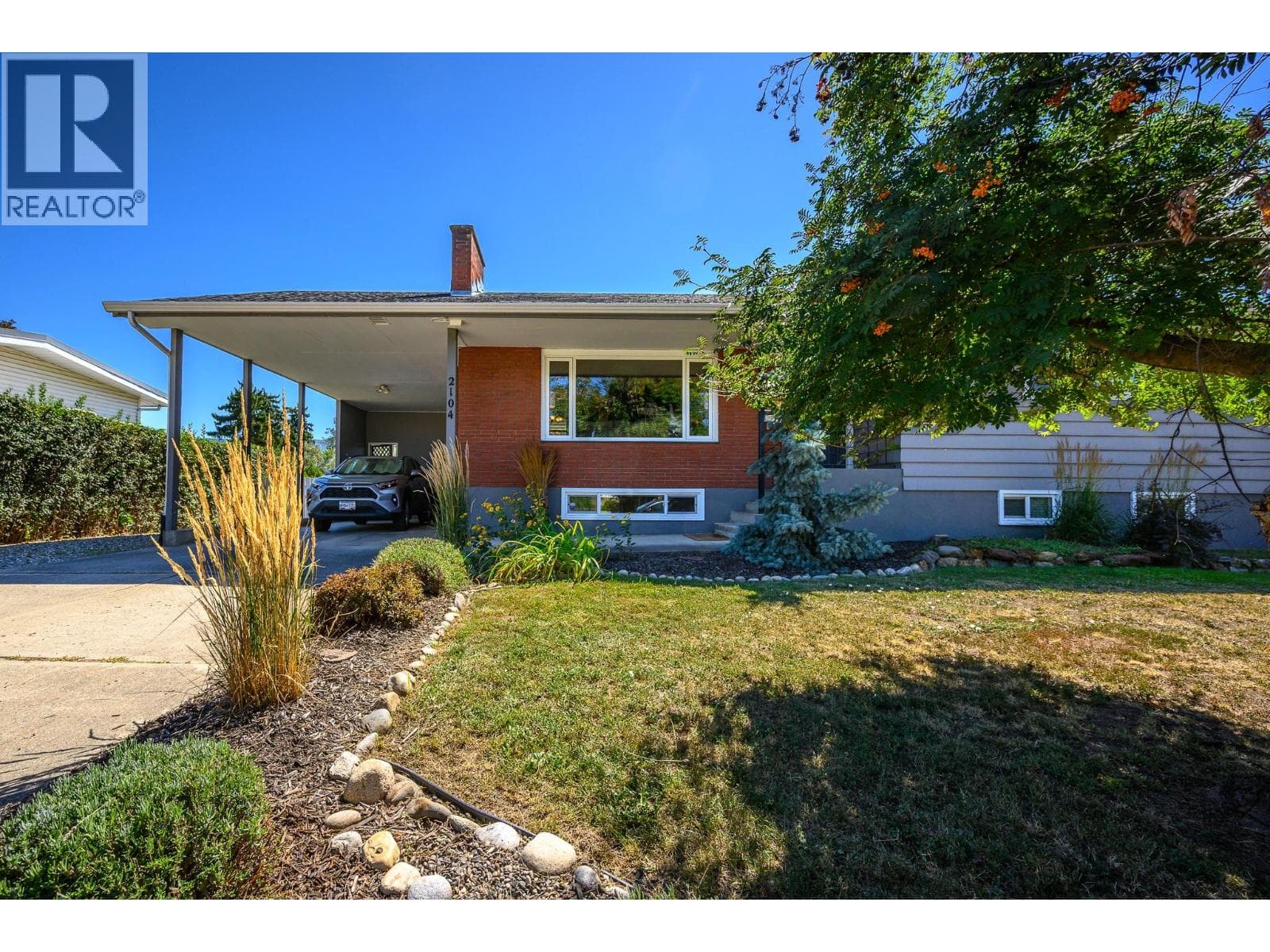 2104 25 Avenue — Vernon, British Columbia - Main photo