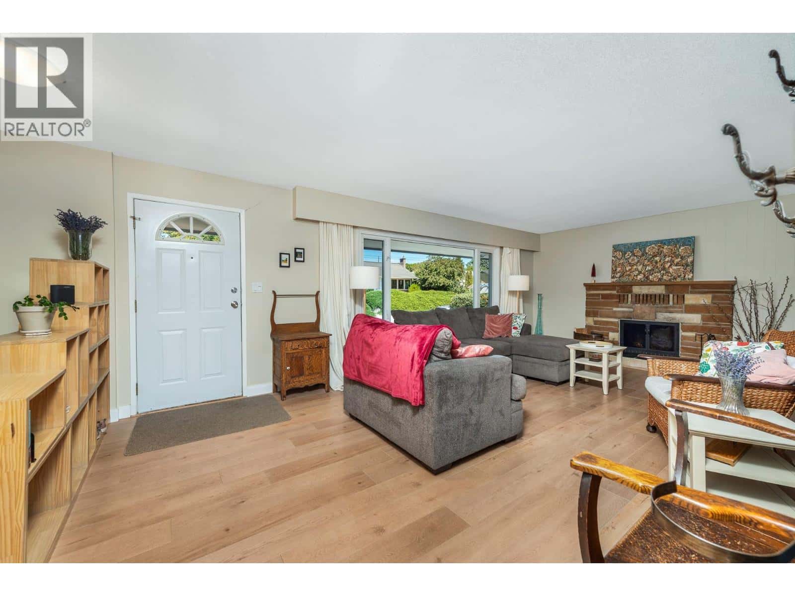 2104 25 Avenue — Vernon, British Columbia - Photo 5 of 36