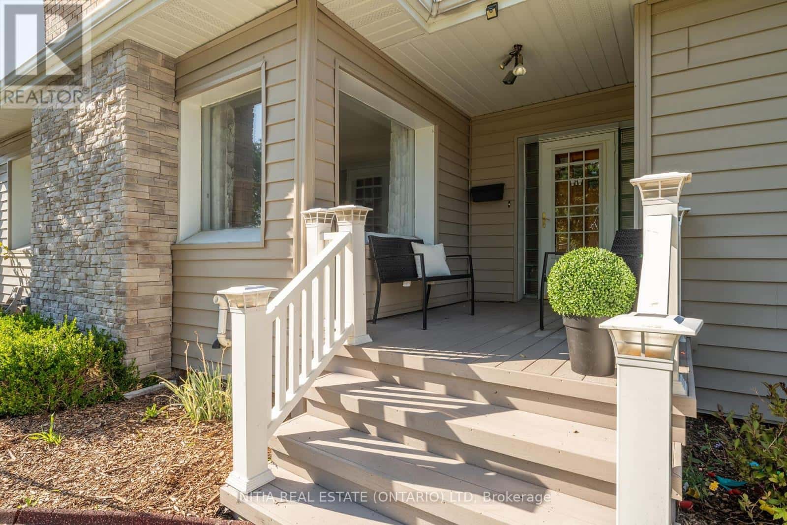 730 TALFOURD STREET — Sarnia, Ontario - Photo 2 of 26