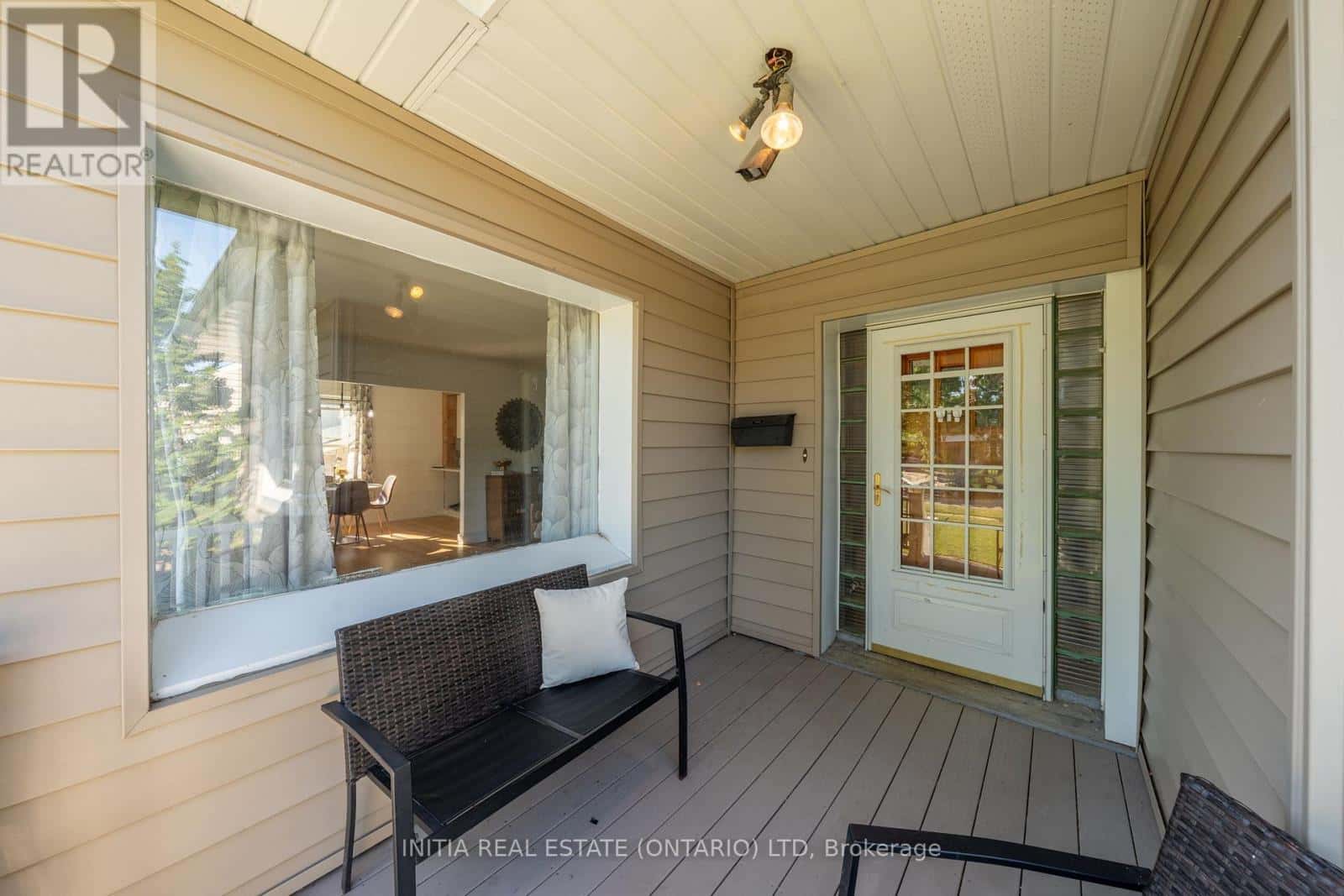 730 TALFOURD STREET — Sarnia, Ontario - Photo 3 of 26