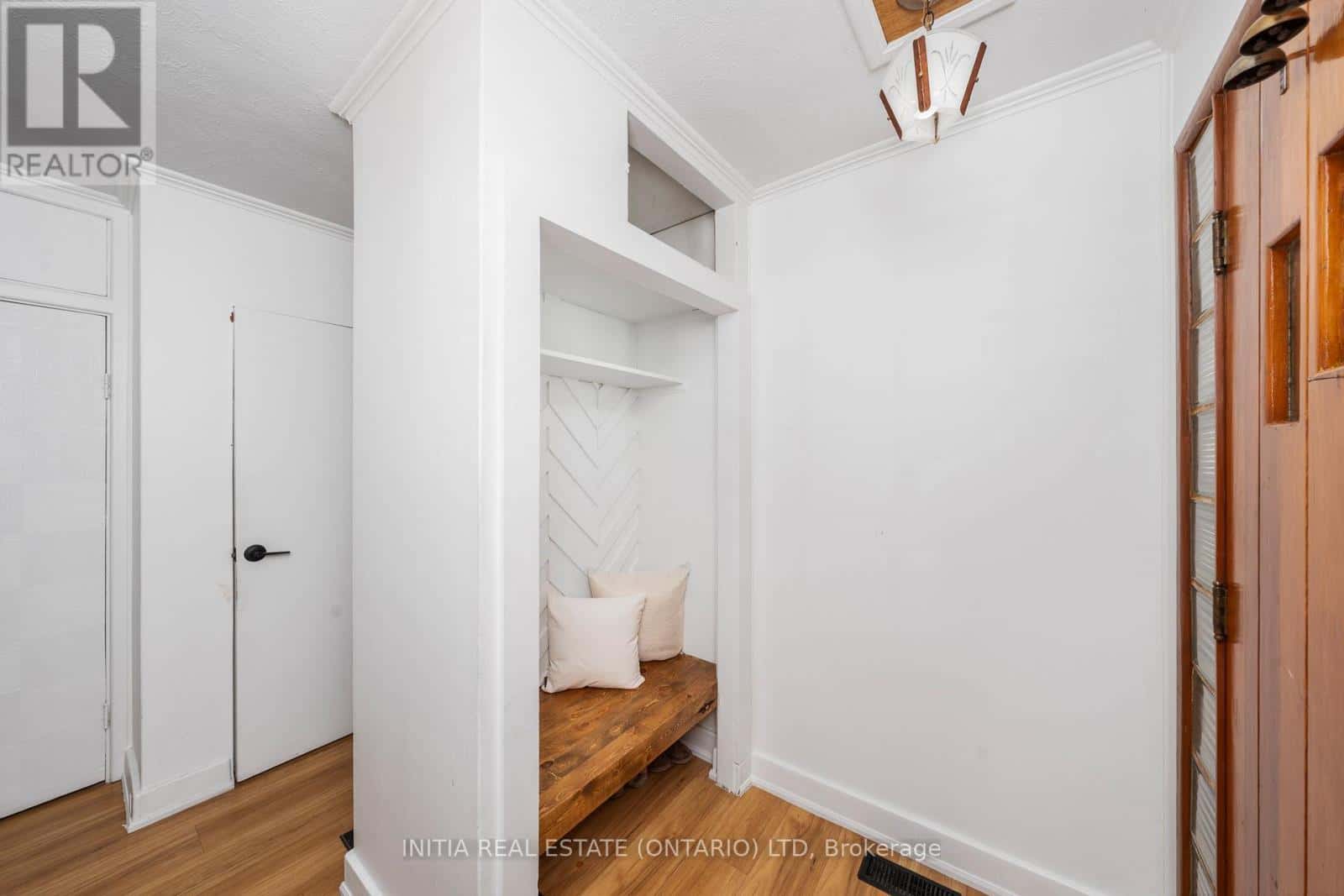 730 TALFOURD STREET — Sarnia, Ontario - Photo 4 of 26